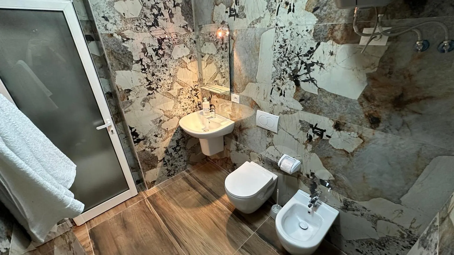 Cozy Centrally Located Room For Up To Three Or Four Guests Family Rooms 10 Min Walk From City Center Tirana Apartment