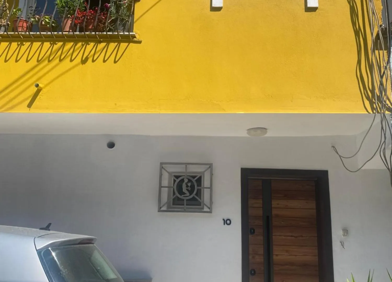 Cozy Centrally Located Room For Up To Three Or Four Guests Family Rooms 10 Min Walk From City Center Tirana Apartment